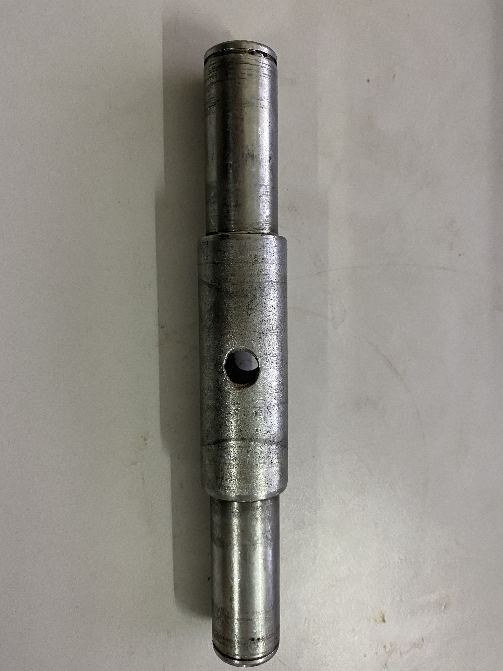 trục lắp bánh xe 180x50 cho xe nâng