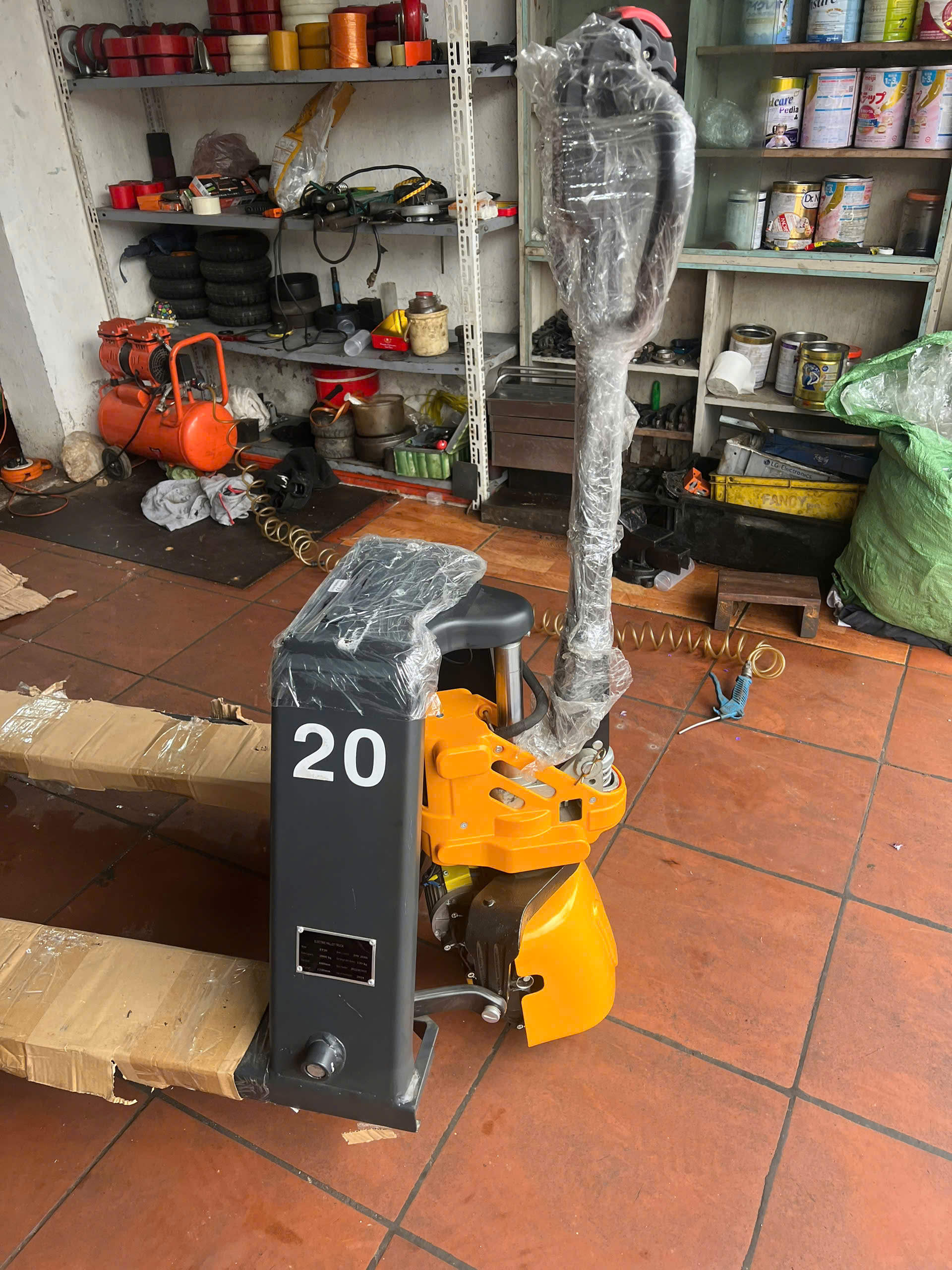 Xe nâng điện 2 tấn  Carmlift